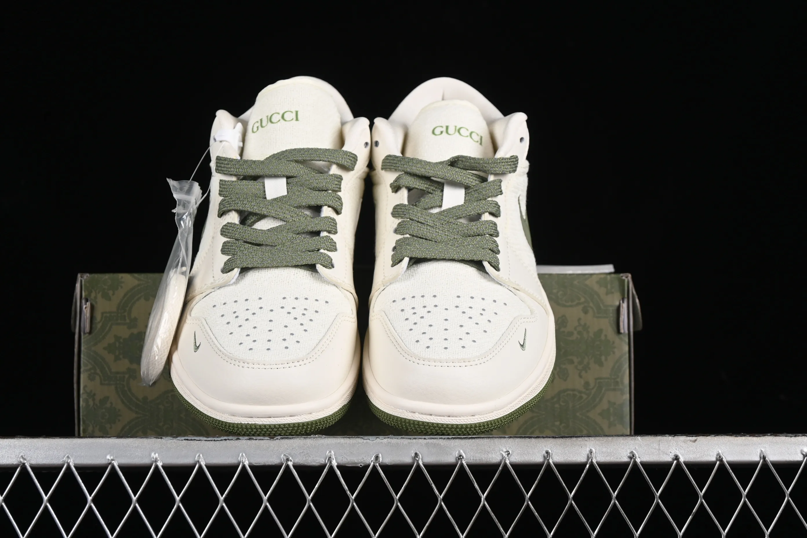 All categories Air Jordan Jordan series basketball shoes Air Jordan 1 Low High-end customized low-top sneakers Air Jordan 1 Low AJ1 Joe 1 Gucci joint-beige knitted High-end customized low-top retro basketball shoes DM5688-103